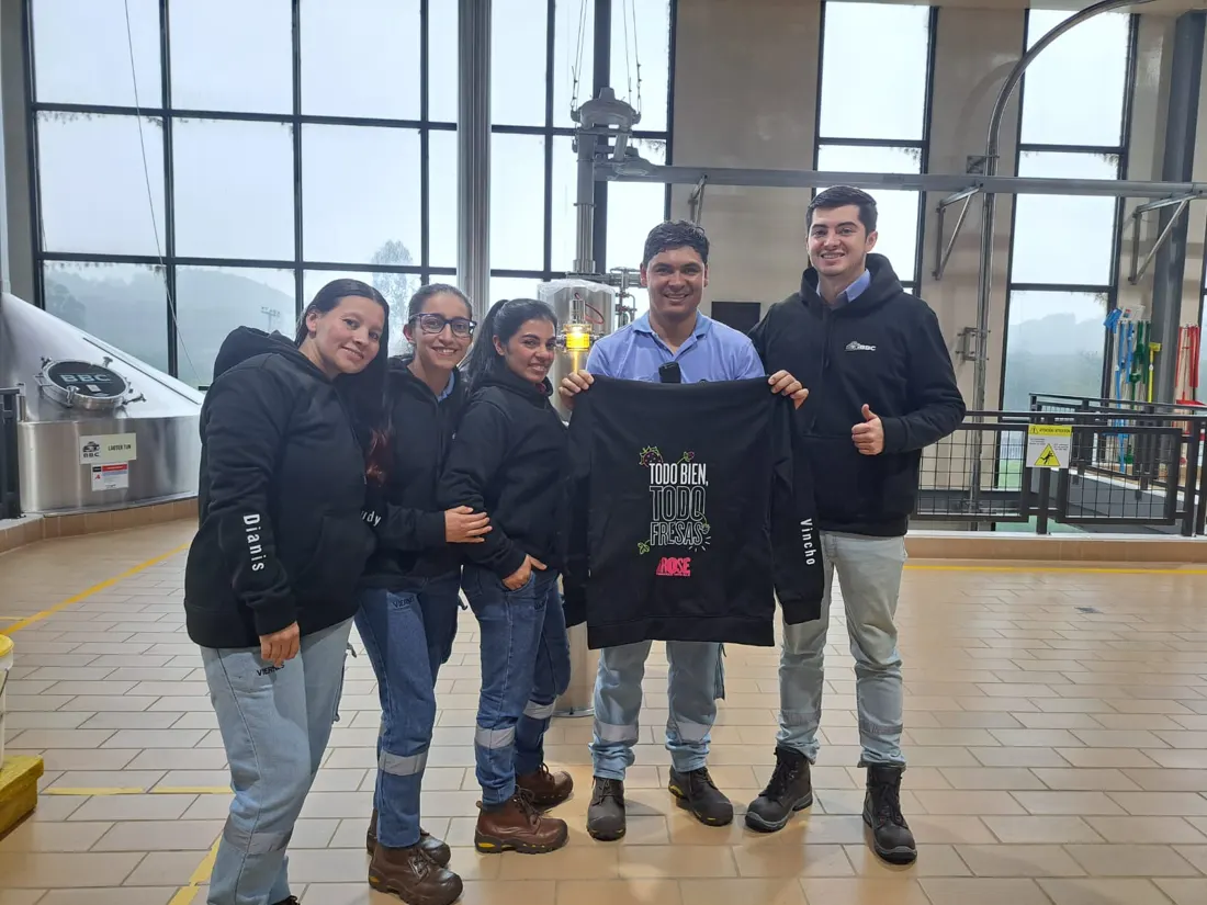 Equipo de BBC con el hoodie ya entregado